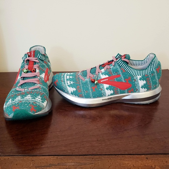 brooks levitate 2 holiday